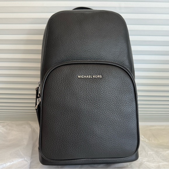 Michael Kors Men’s Cooper Black Leather Commuter Sling Pack Crossbody Bag - Picture 2 of 9